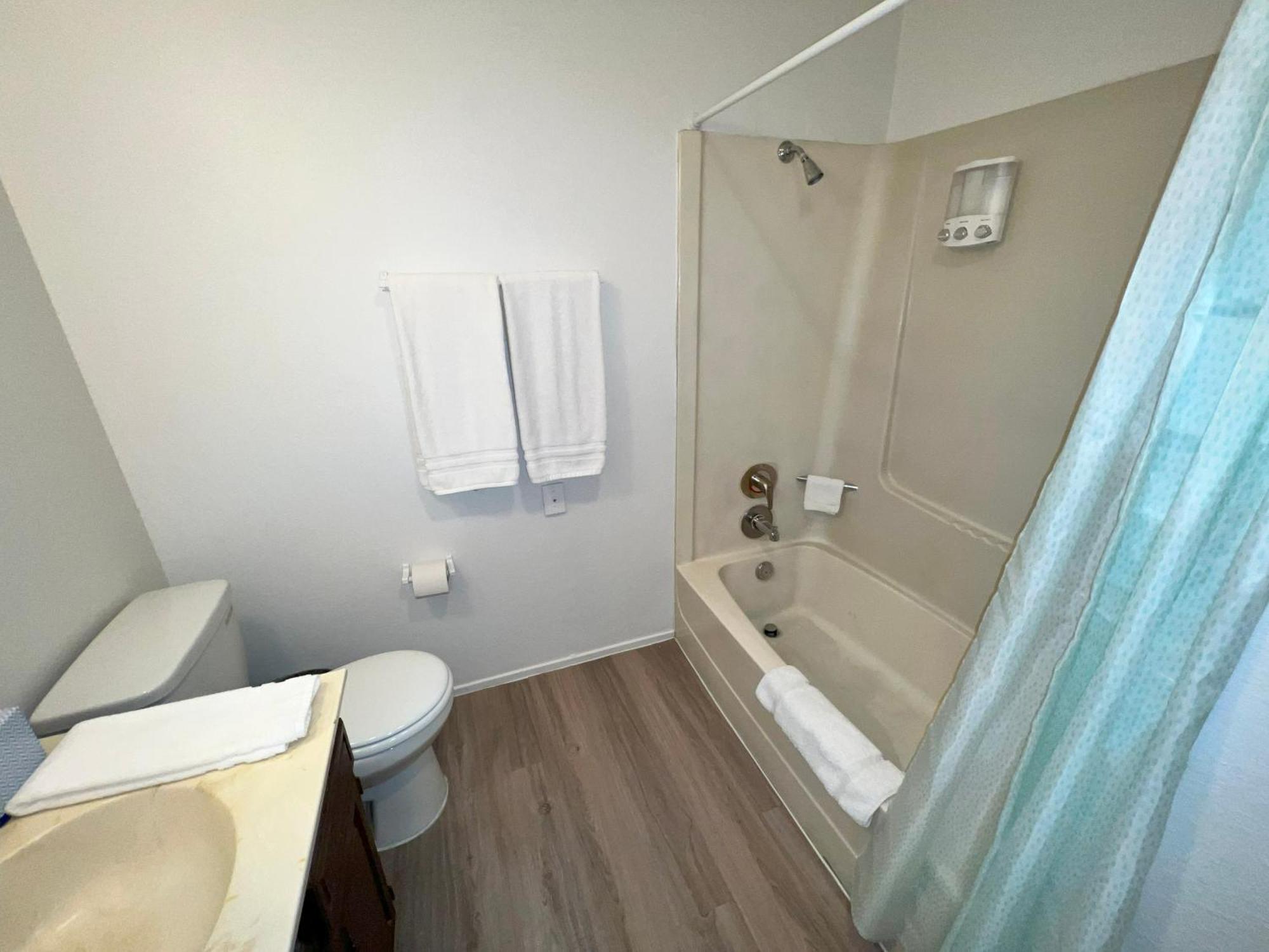 2 To 6 Bedroom Walk To Strip Mgm Casino Shop Club