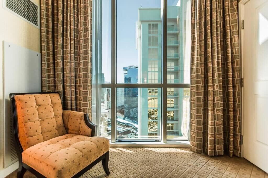 Stunning Mgm 1br W Airport & Mountain Views 10802