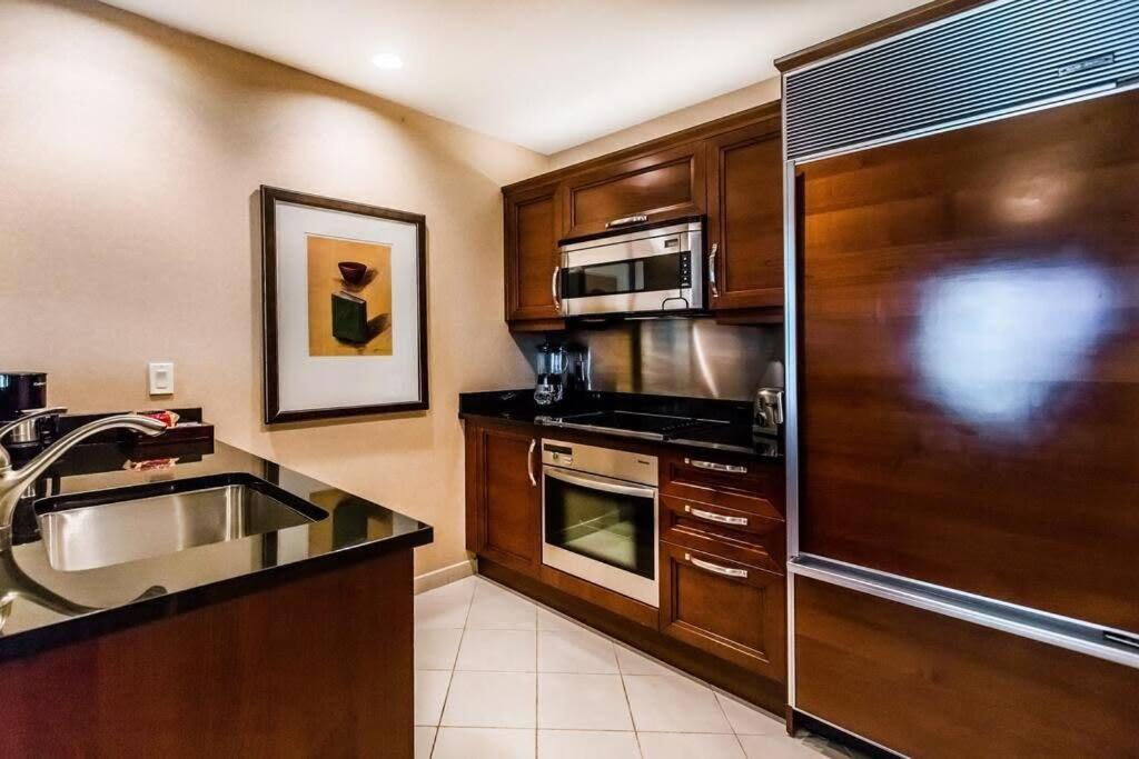 Stunning Mgm 1br W Airport & Mountain Views 10802 *