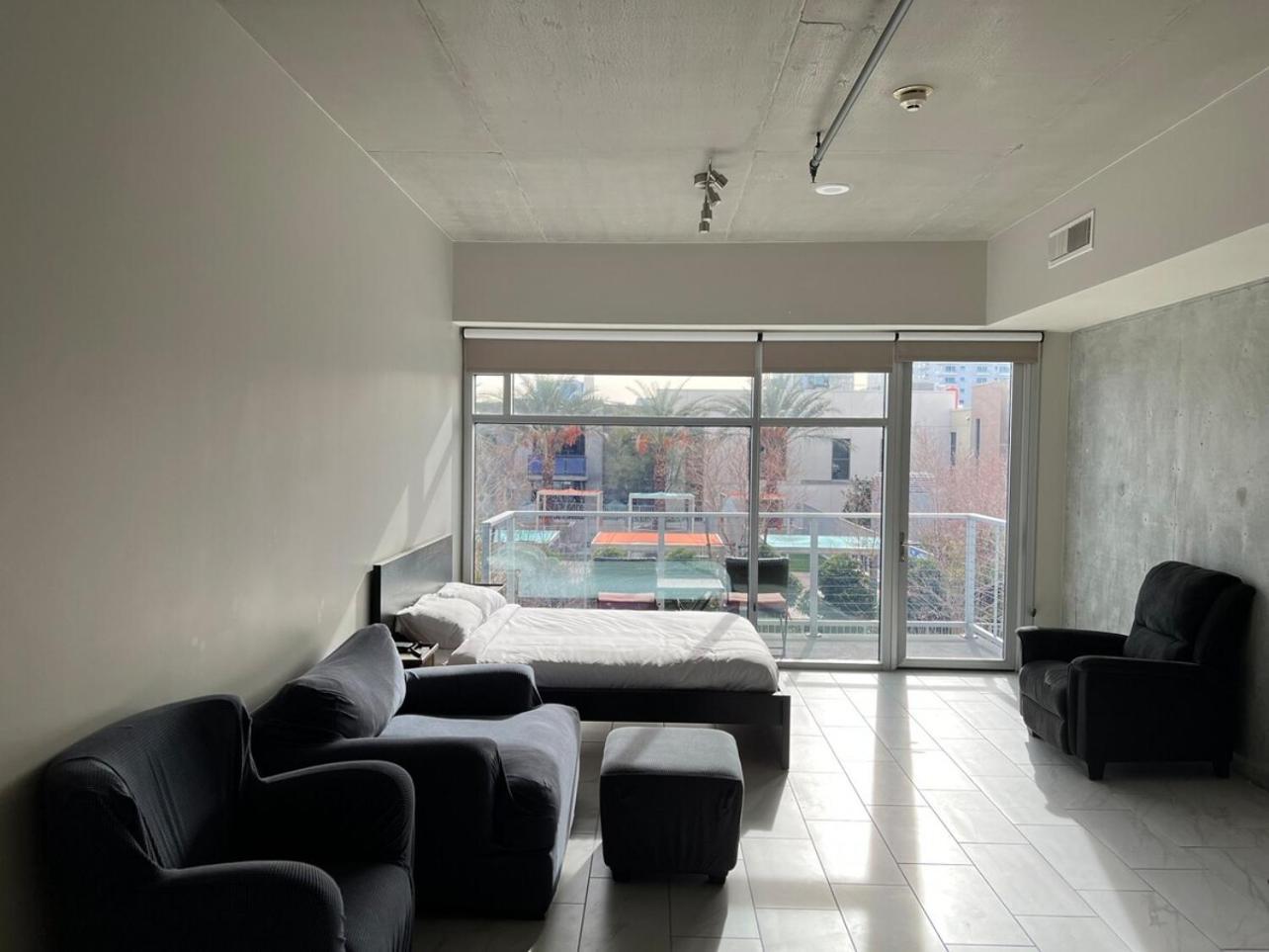 Balcony Luxury High Rise Downtown Fremont Casinos Holiday home