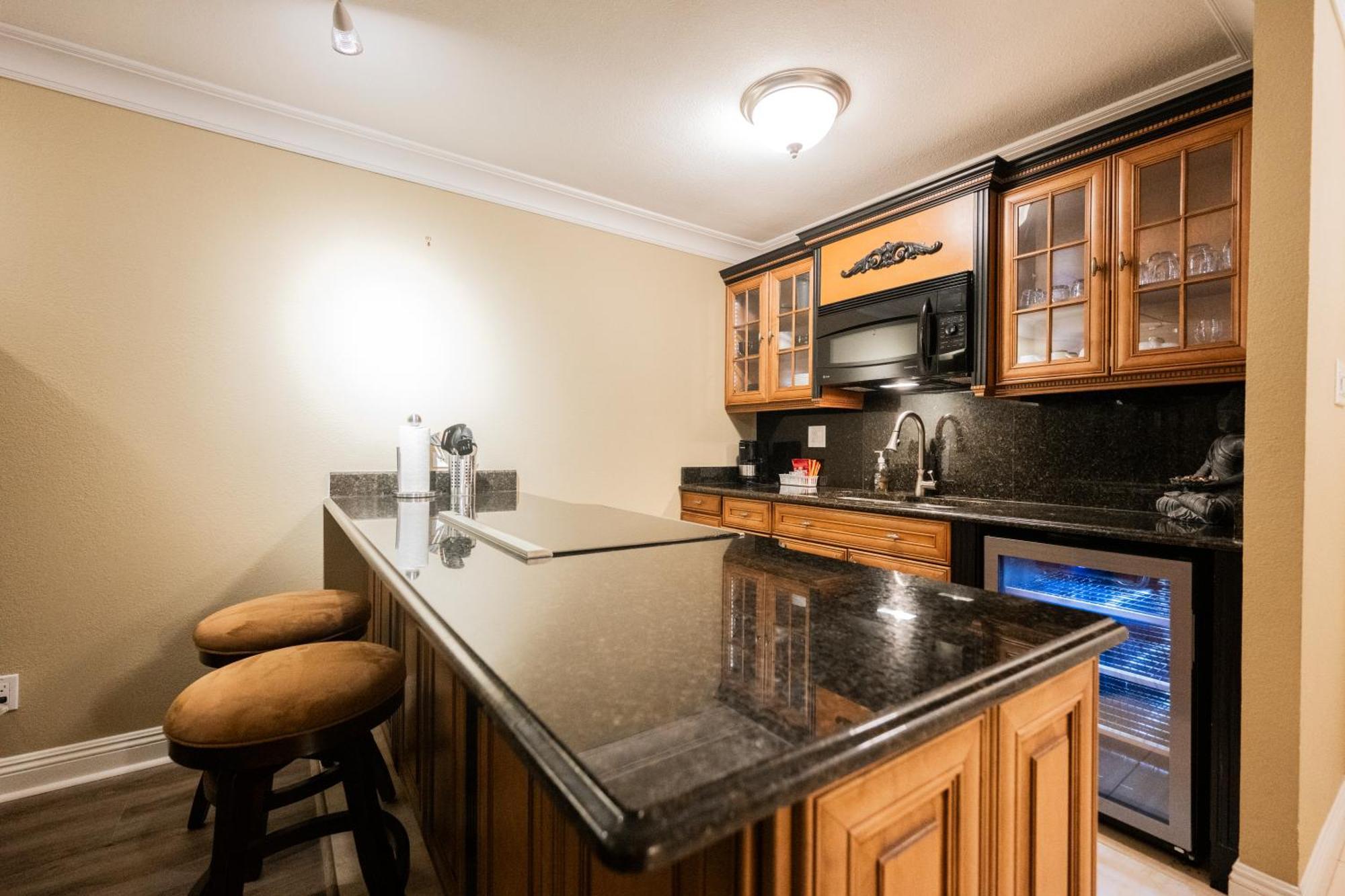 Stripviewsuites At Jockey Club Las Vegas