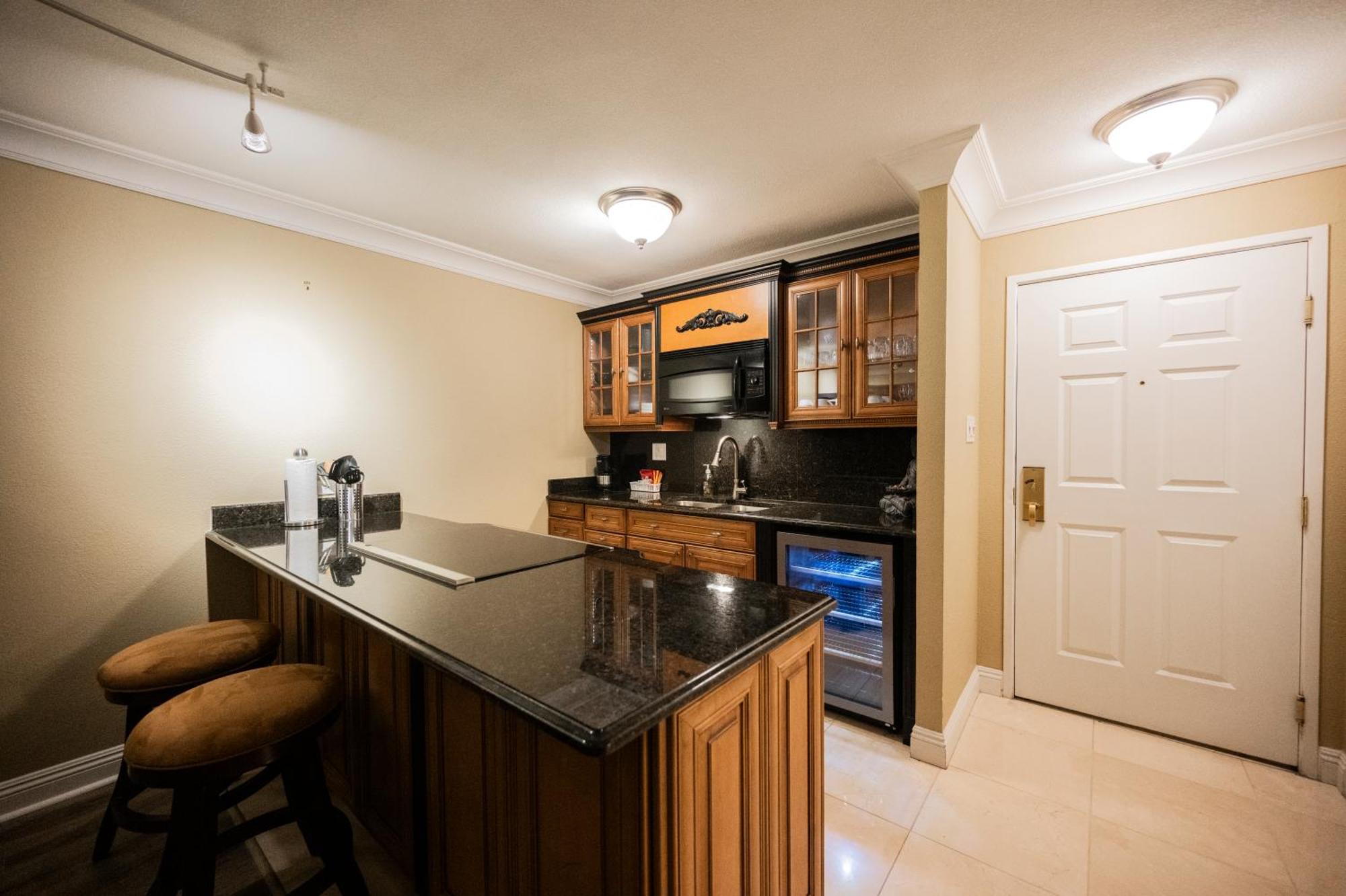 Stripviewsuites At Jockey Club Apartahotel
