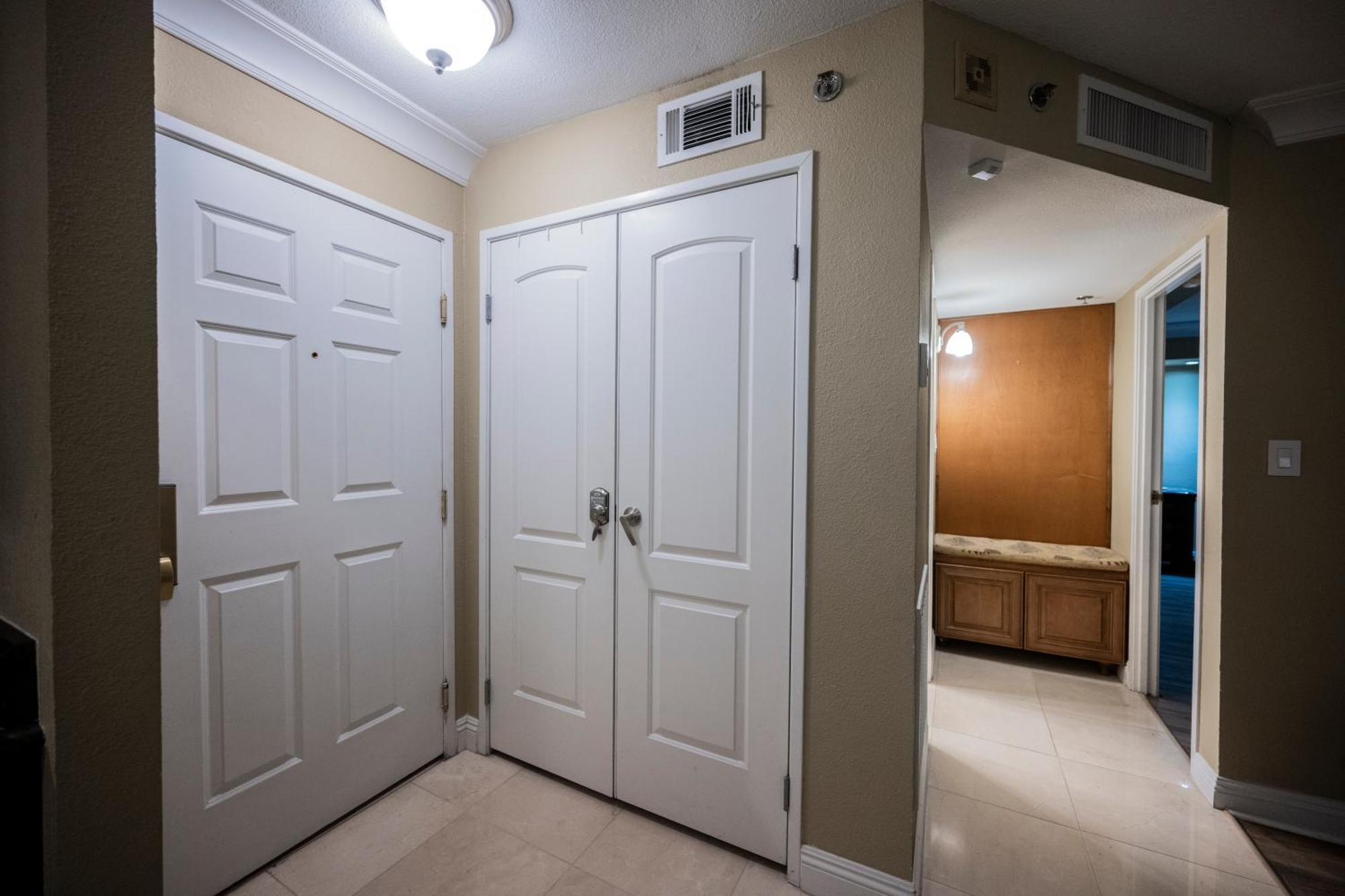 Stripviewsuites At Jockey Club
