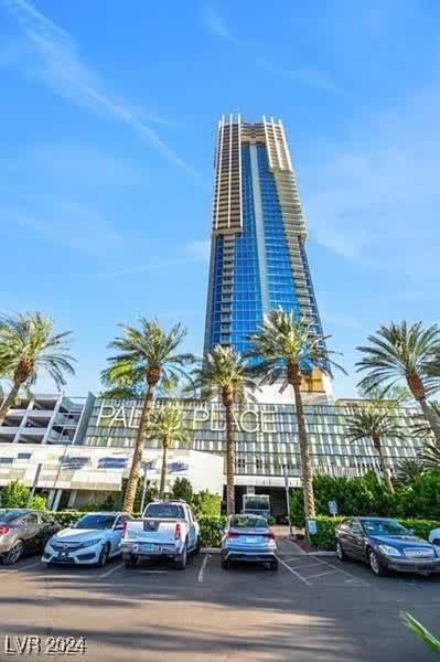 Incredible Penthouse Strip Views Balcony Access Holiday home *