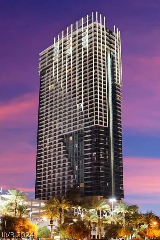 Holiday home Incredible Penthouse Strip Views Balcony Access