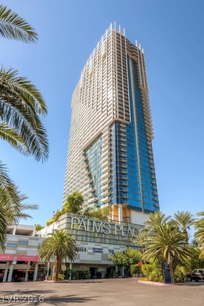 Holiday home Incredible Penthouse Strip Views Balcony Access *