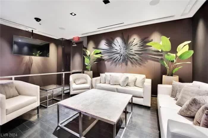 Incredible Penthouse Strip Views Balcony Access * Las Vegas