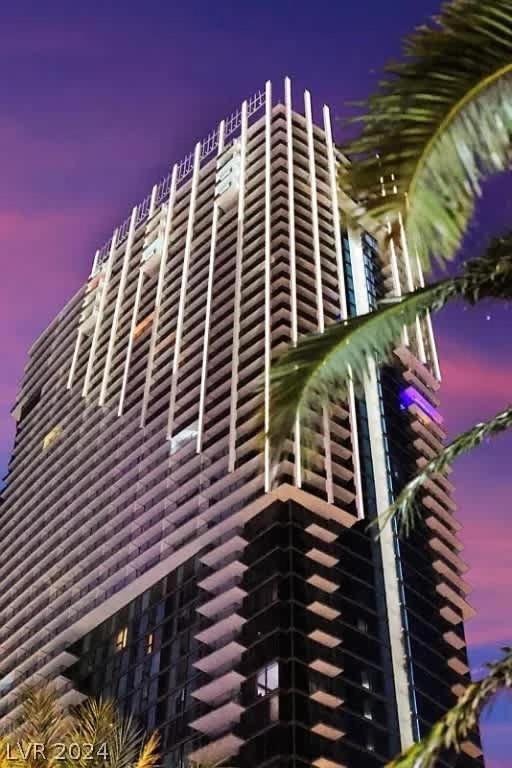 Incredible Penthouse Strip Views Balcony Access