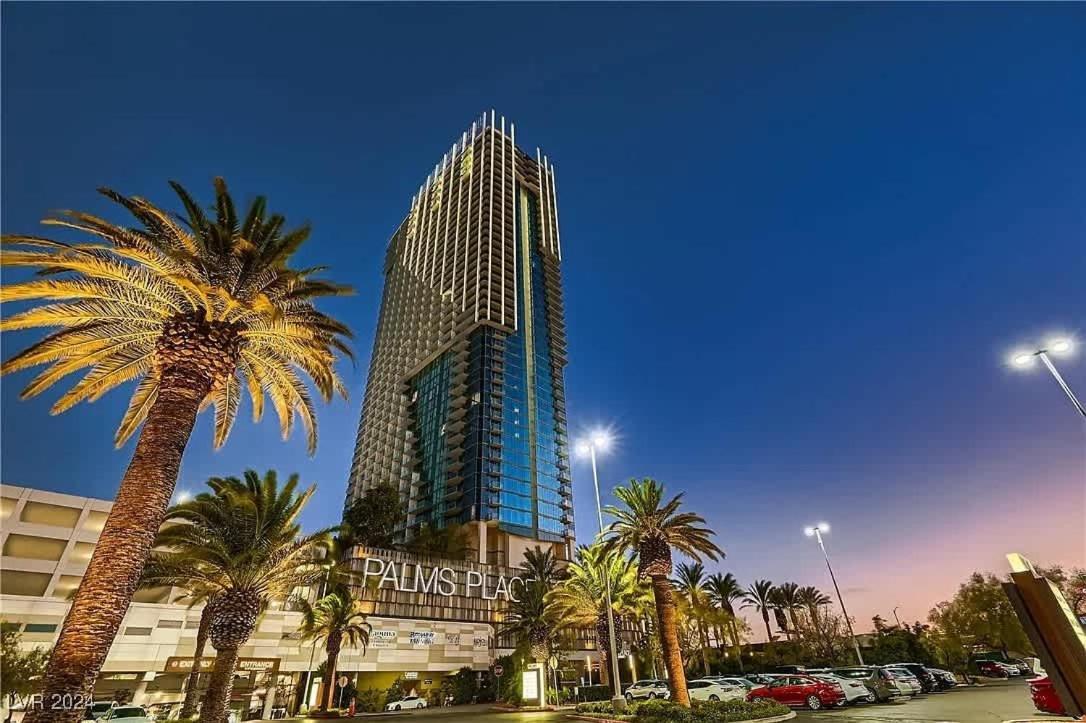 Incredible Penthouse Strip Views Balcony Access * Las Vegas
