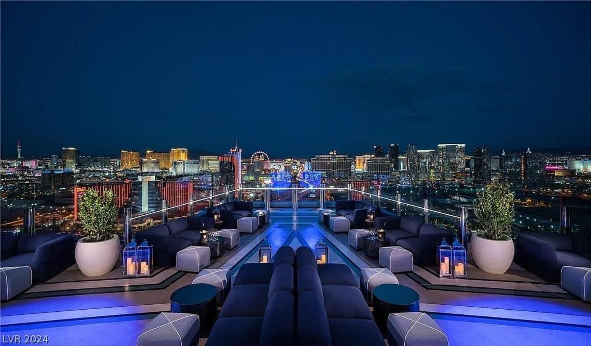 Incredible Penthouse Strip Views Balcony Access *