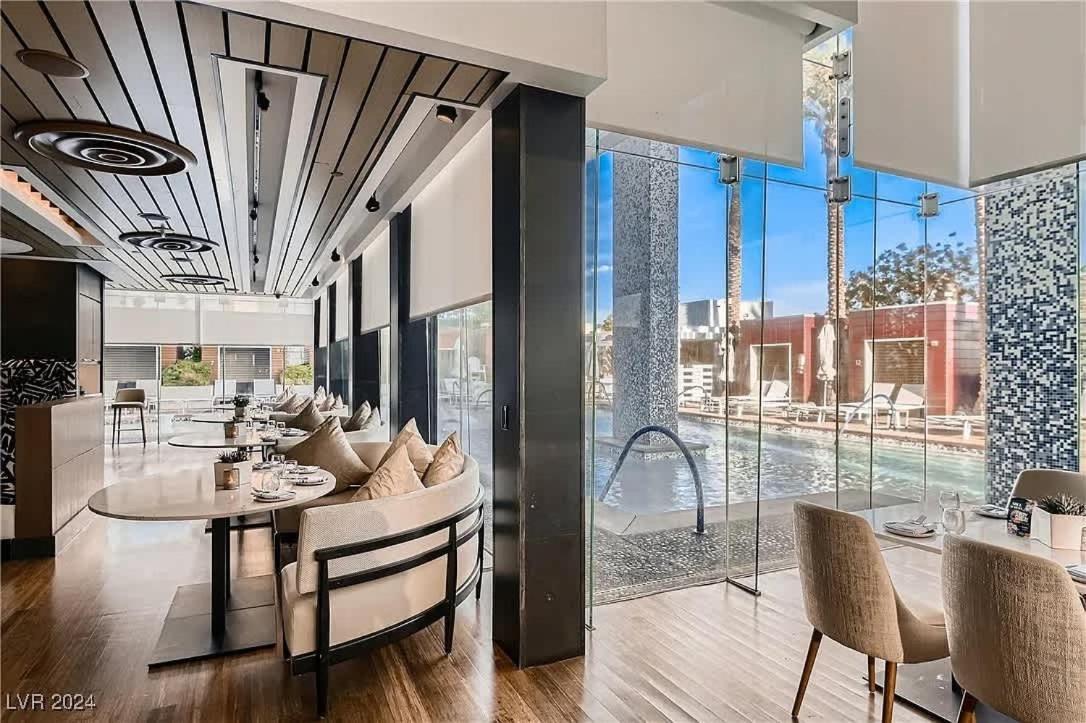 Incredible Penthouse Strip Views Balcony Access Holiday home Las Vegas