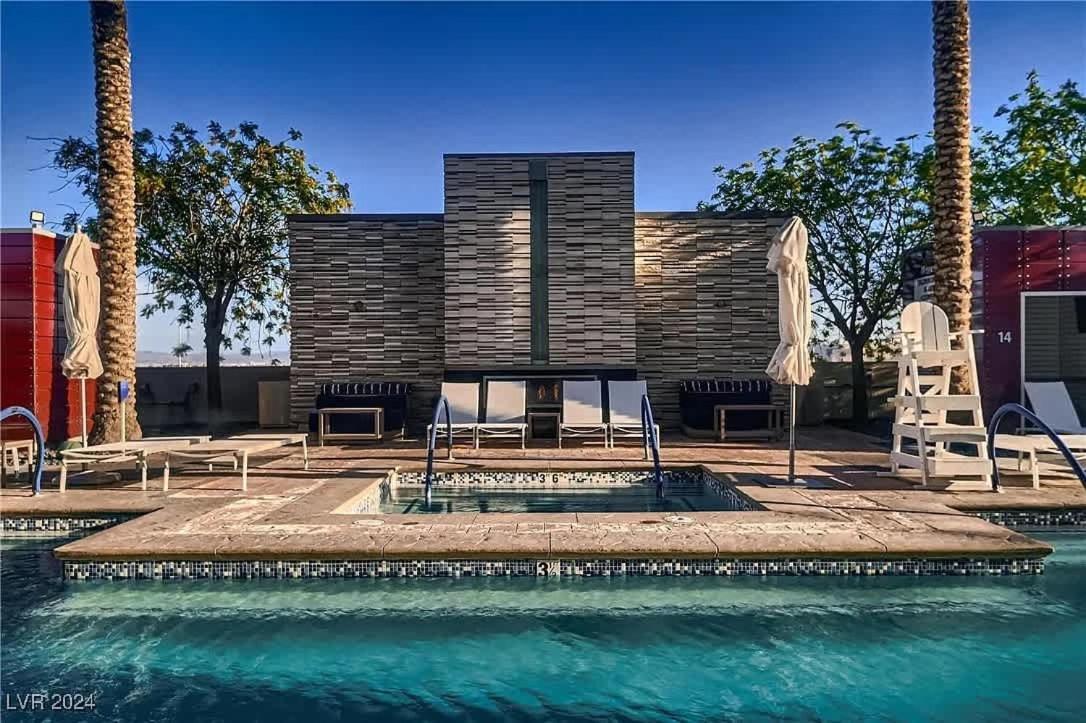 Incredible Penthouse Strip Views Balcony Access