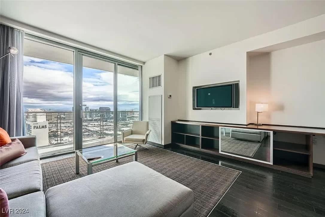 Incredible Penthouse Strip Views Balcony Access * Las Vegas