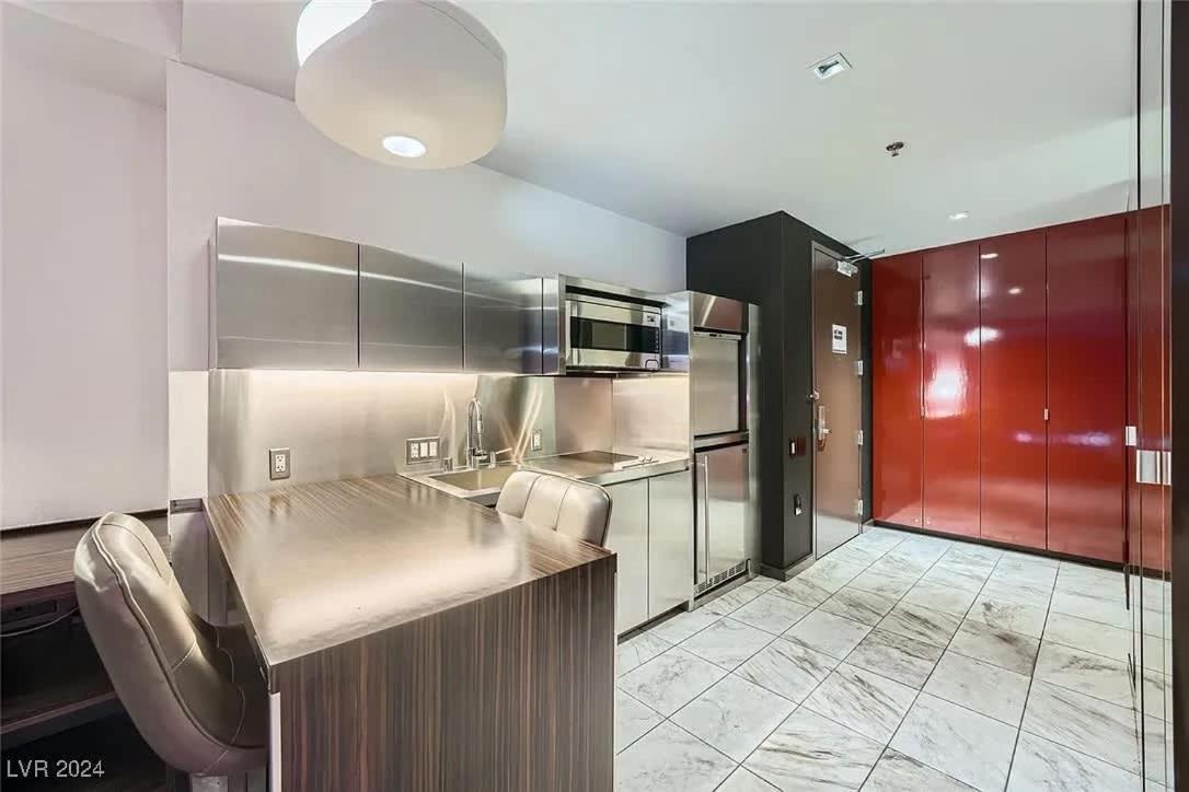 Holiday home Incredible Penthouse Strip Views Balcony Access