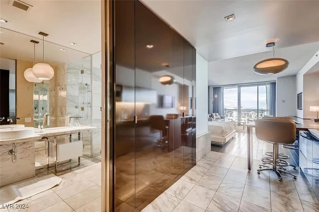 Incredible Penthouse Strip Views Balcony Access Holiday home Las Vegas