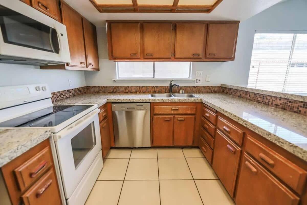 Gorgeous Escape With A Pool In Fabulous Vegas *