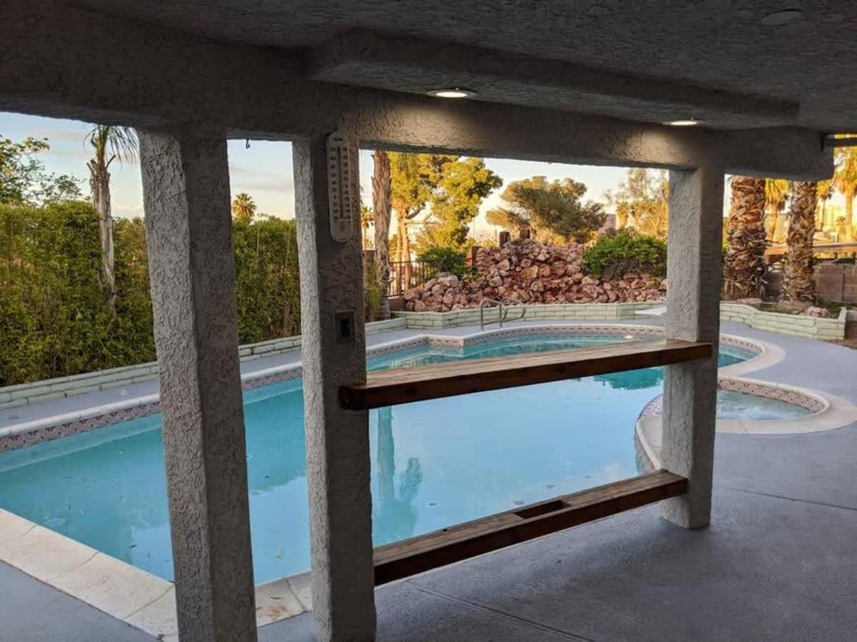 Gorgeous Escape With A Pool In Fabulous Vegas Holiday home Las Vegas