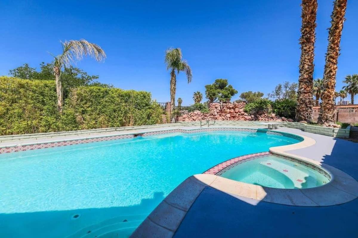 Gorgeous Escape With A Pool In Fabulous Vegas *