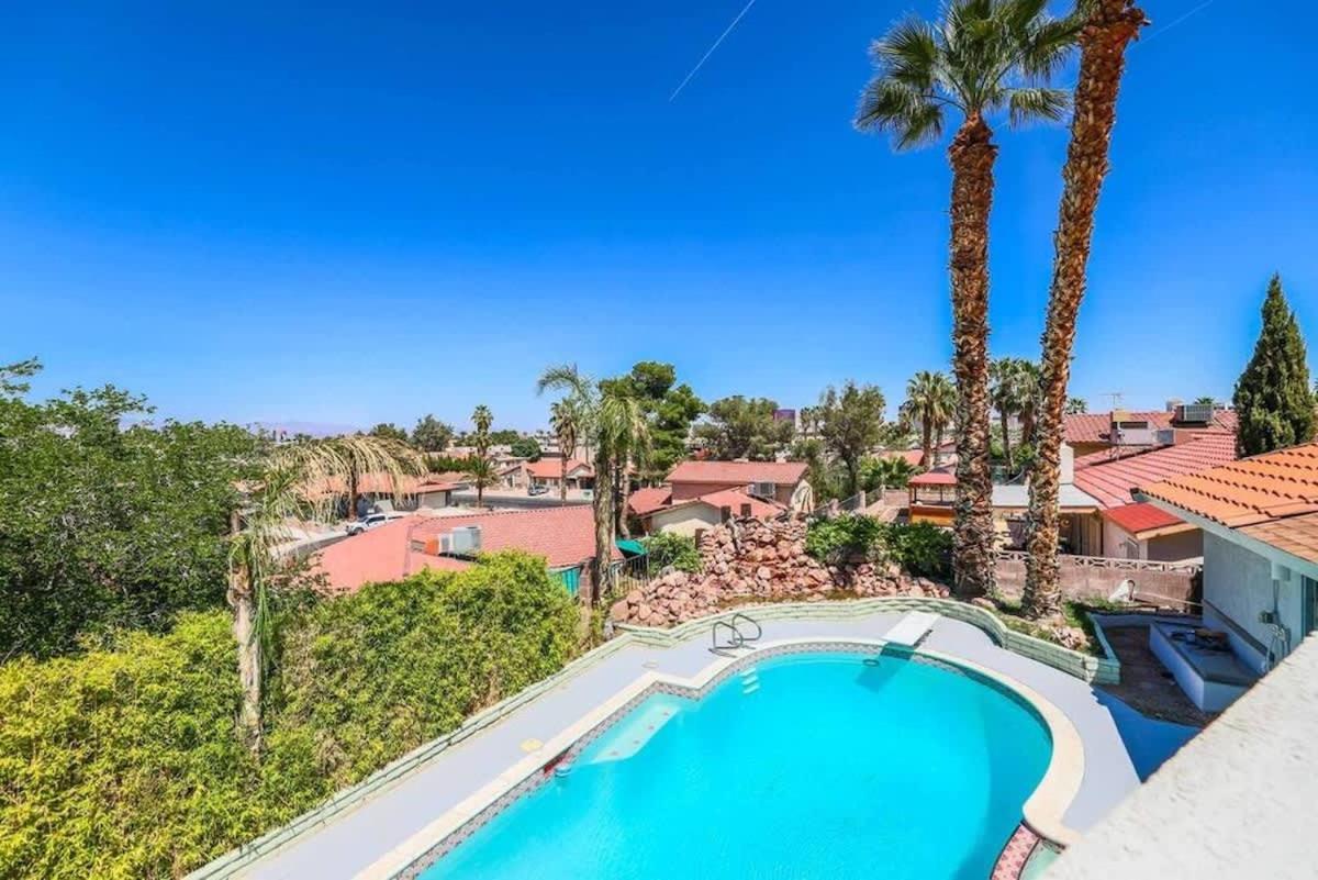 Gorgeous Escape With A Pool In Fabulous Vegas Holiday home Las Vegas