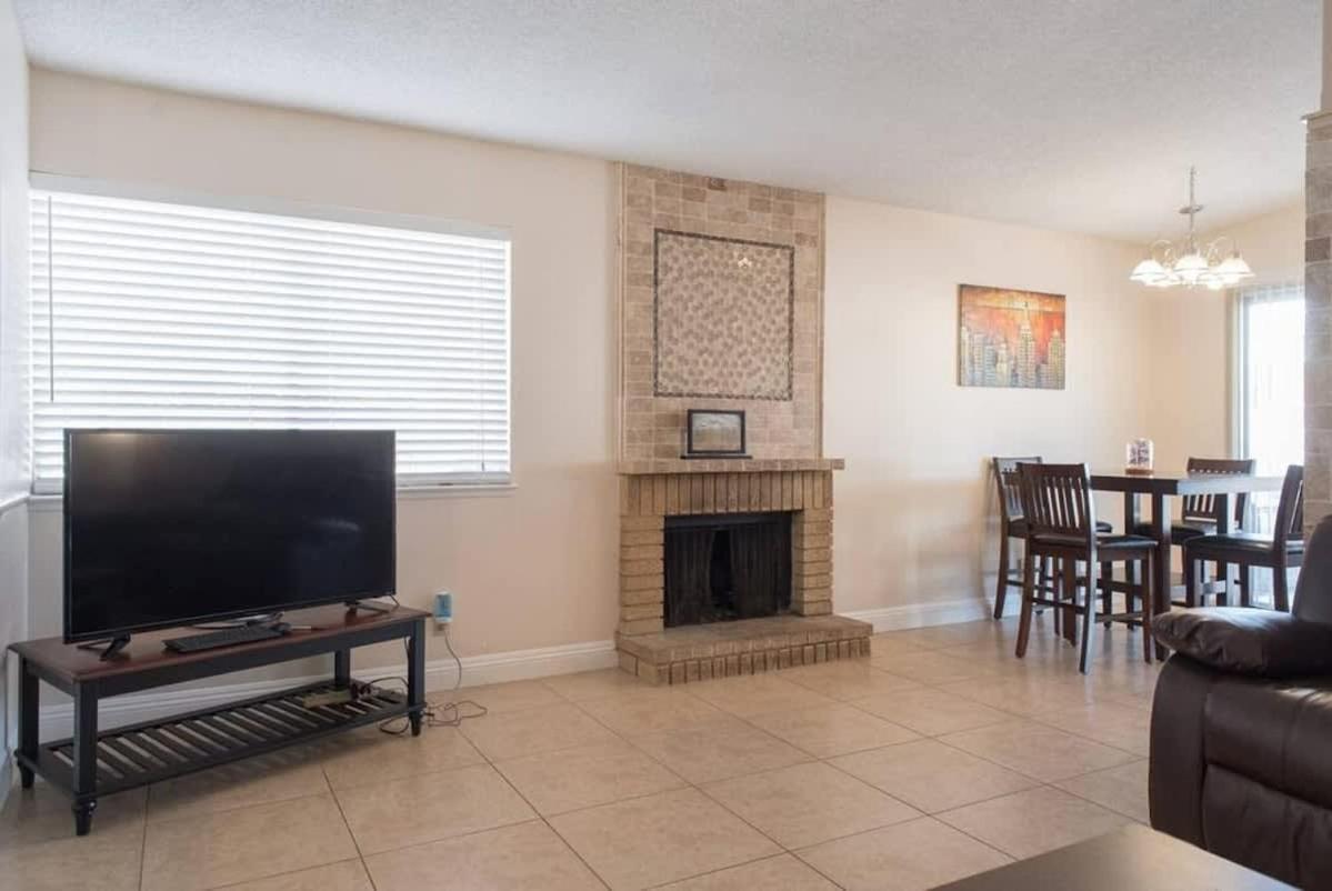 Family-friendly Close To The Strip Holiday home