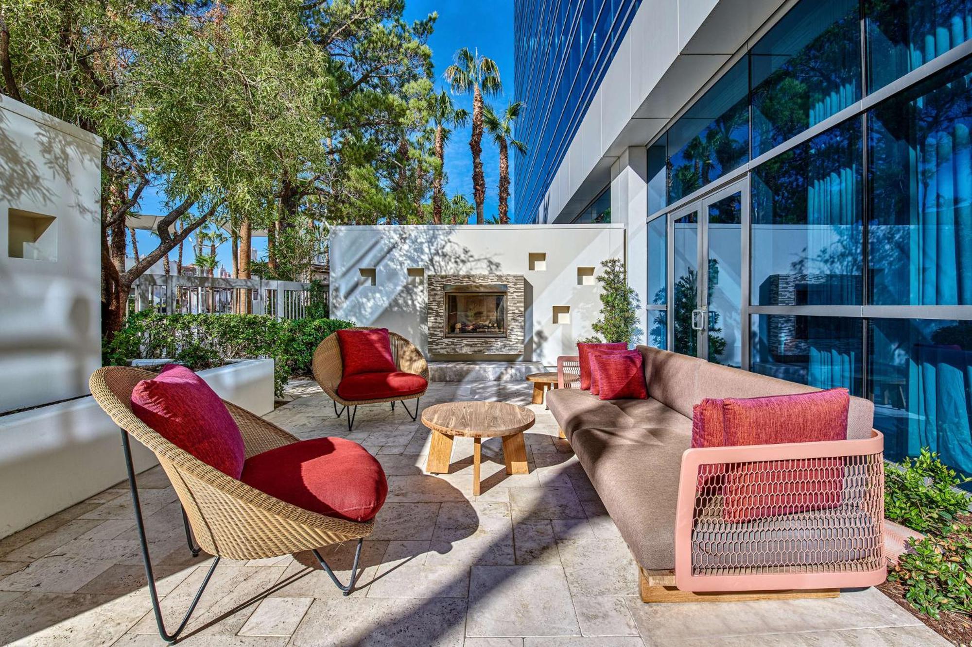 Virgin Las Vegas, Curio Collection By Hilton 4*