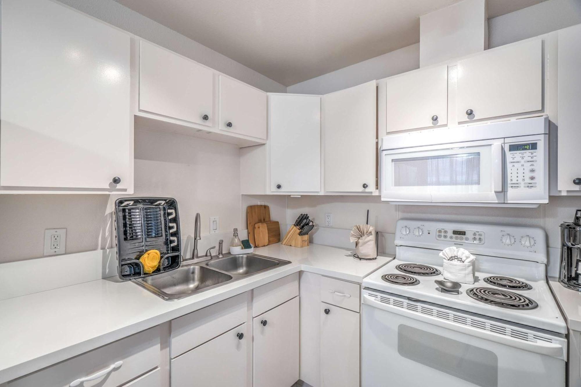 Stylish Near Vegas Strip! Sleeps 6! Las Vegas
