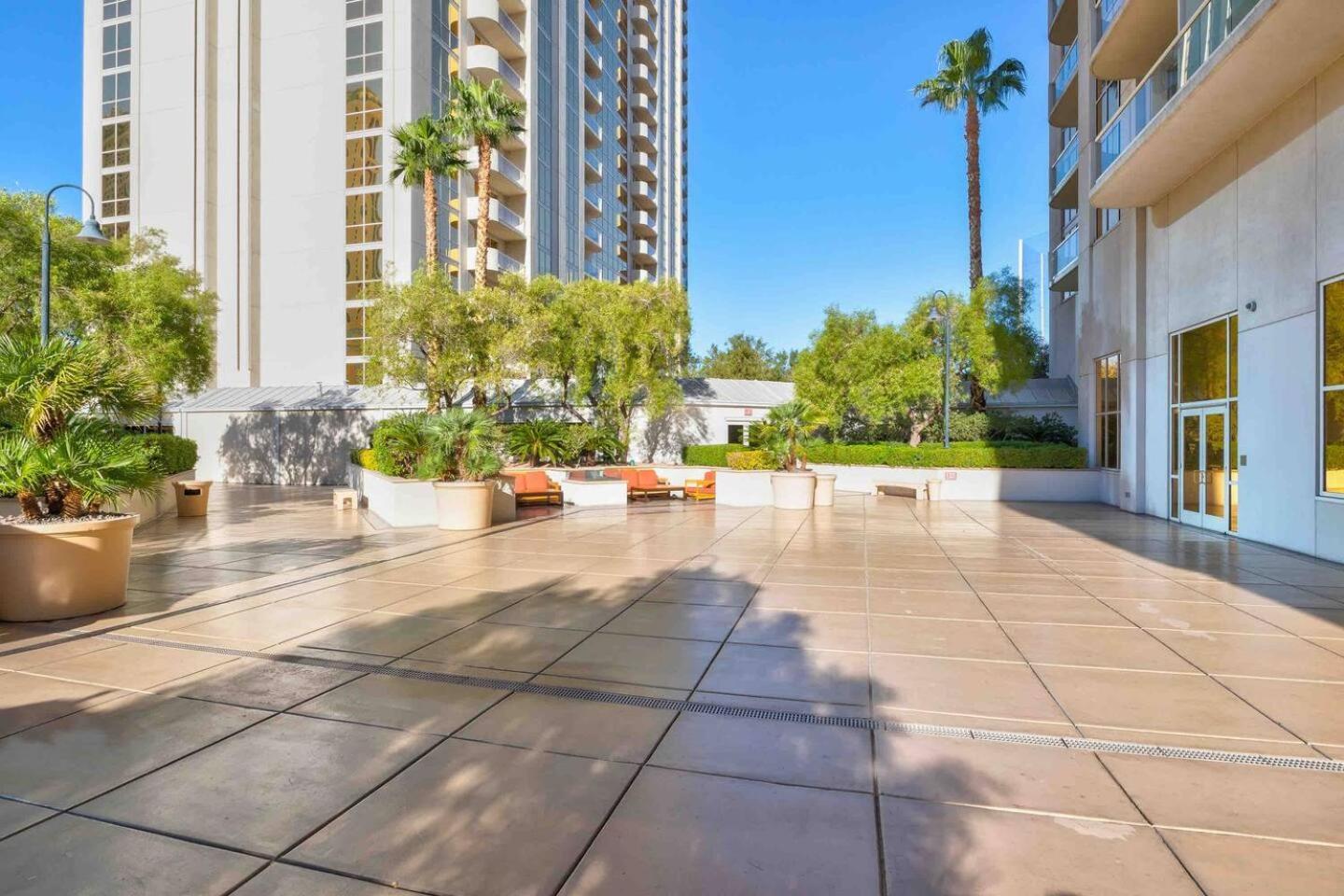 Hébergement de vacances Mgm 1 Bedroom Balcony And Or Luxury *