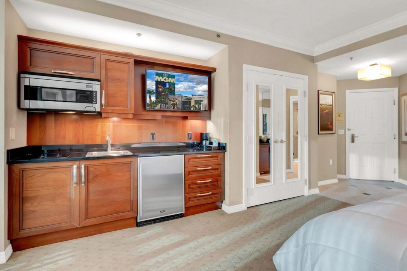Mgm 1 Bedroom Balcony And Or Luxury * Las Vegas