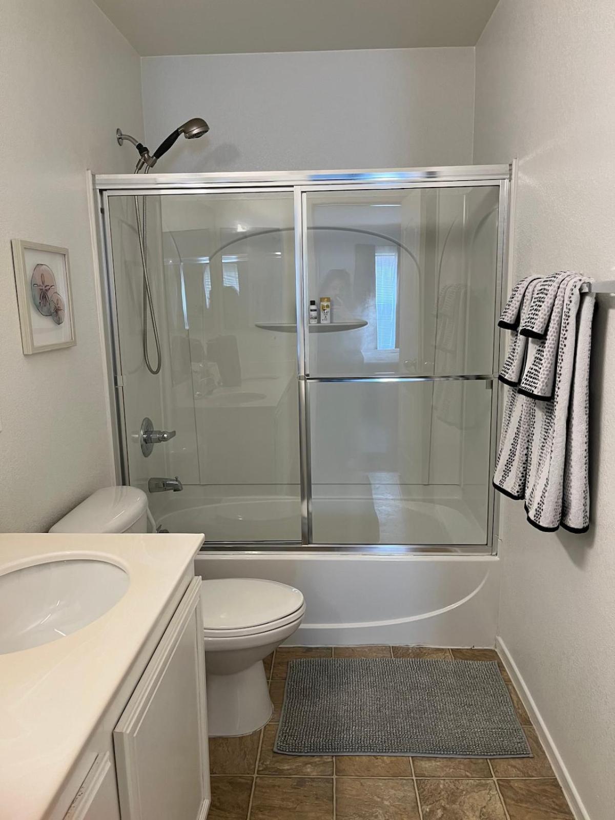 Beautiful 2 Story 20 Minutes From The Strip *