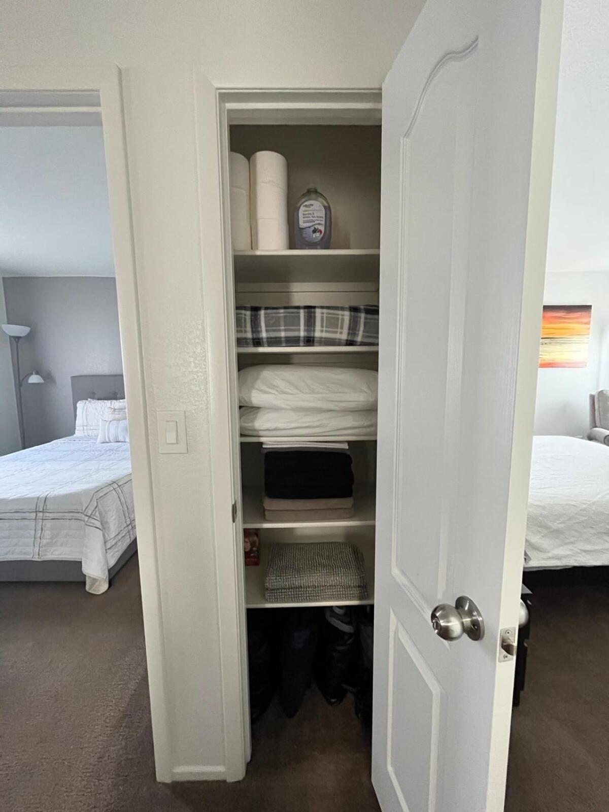 Beautiful 2 Story 20 Minutes From The Strip Vakantiehuis *