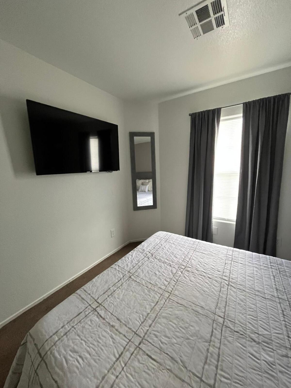 Beautiful 2 Story 20 Minutes From The Strip Holiday home