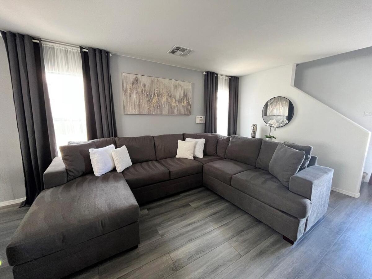 Holiday home Beautiful 2 Story 20 Minutes From The Strip