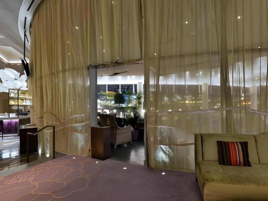 Luxury International By Vdara Hotel 4*