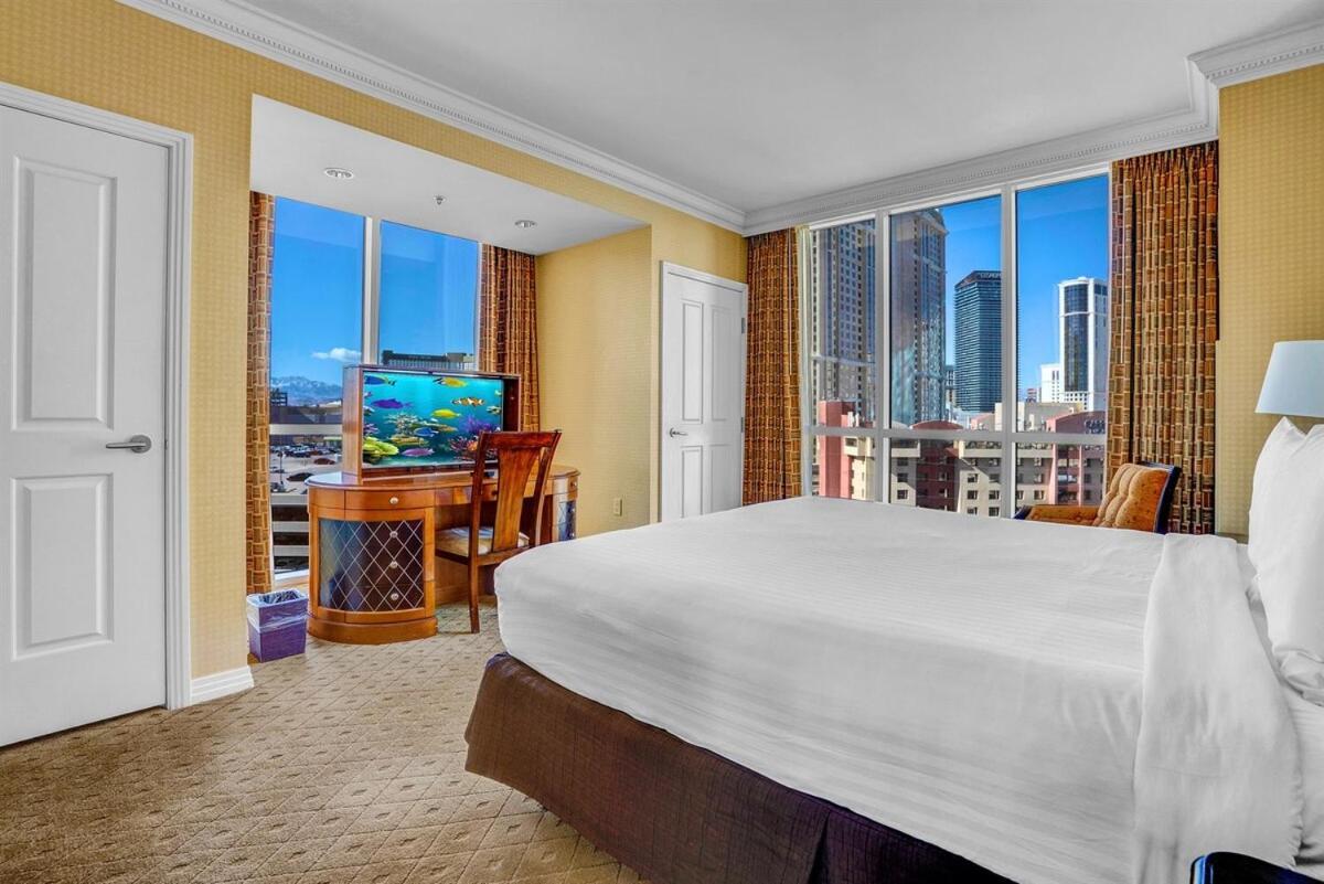 Apartment Mgm 1br 7th Floor Strip View, Balcony