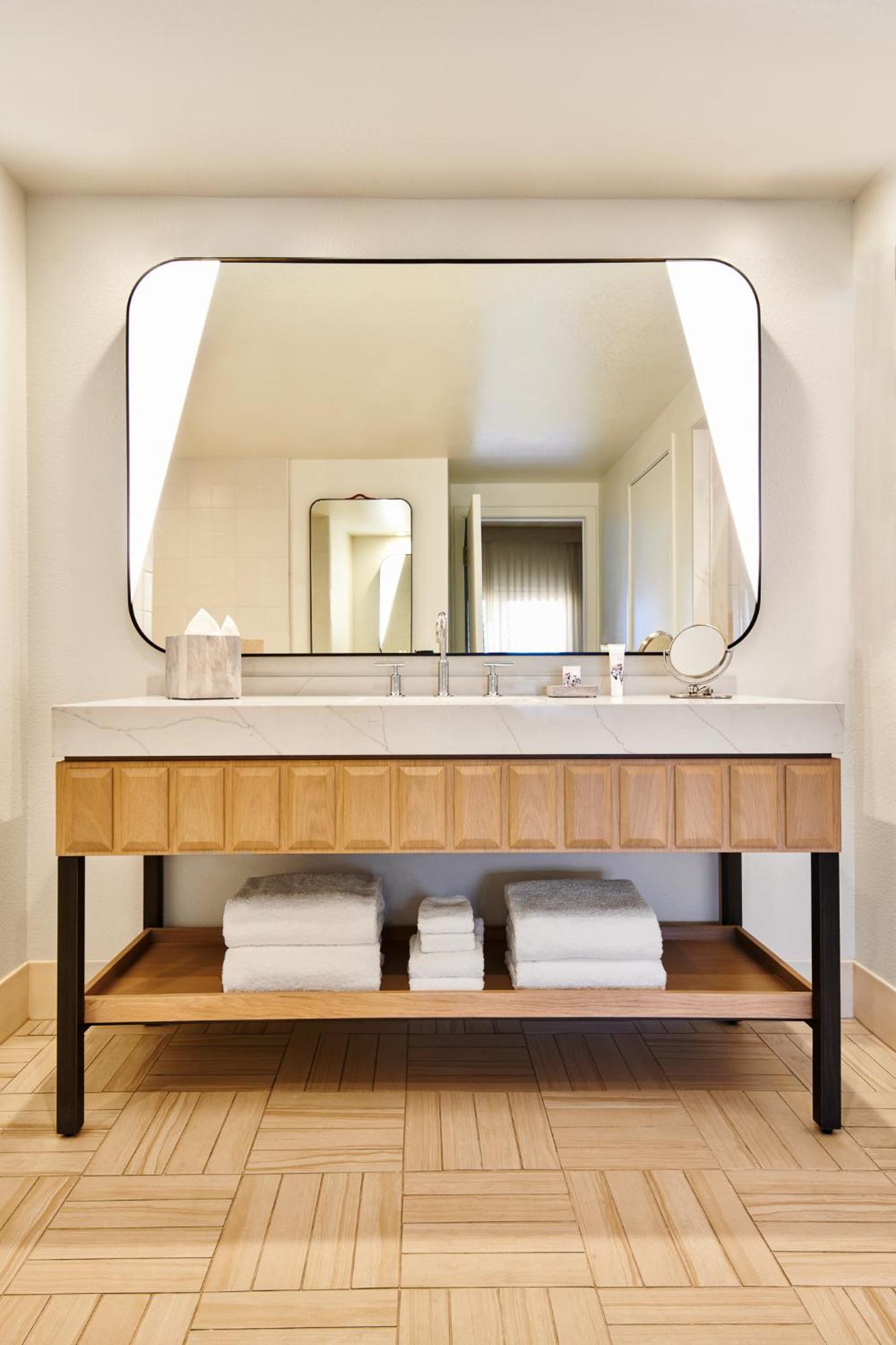 Virgin Las Vegas, Curio Collection By Hilton Las Vegas