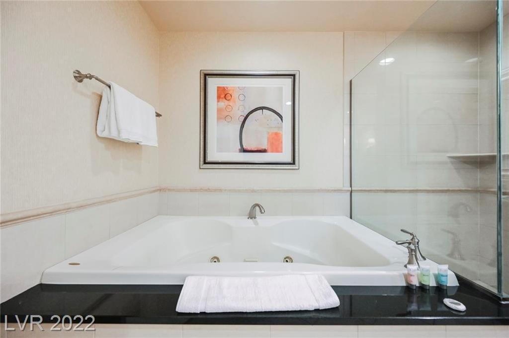 Mgm Signature Aparthotel 4*