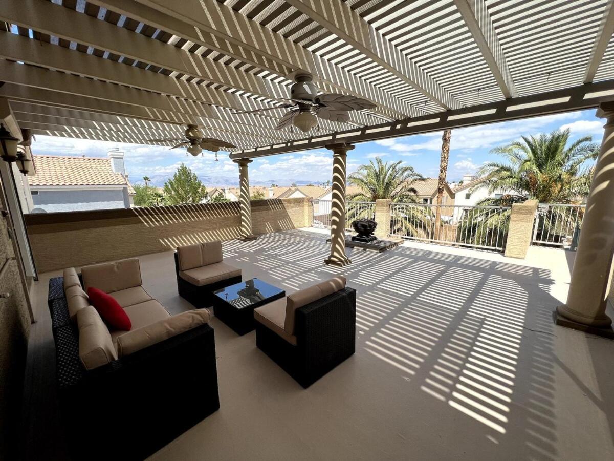 Big 4 Bedroom Property With A Pool Holiday home Las Vegas