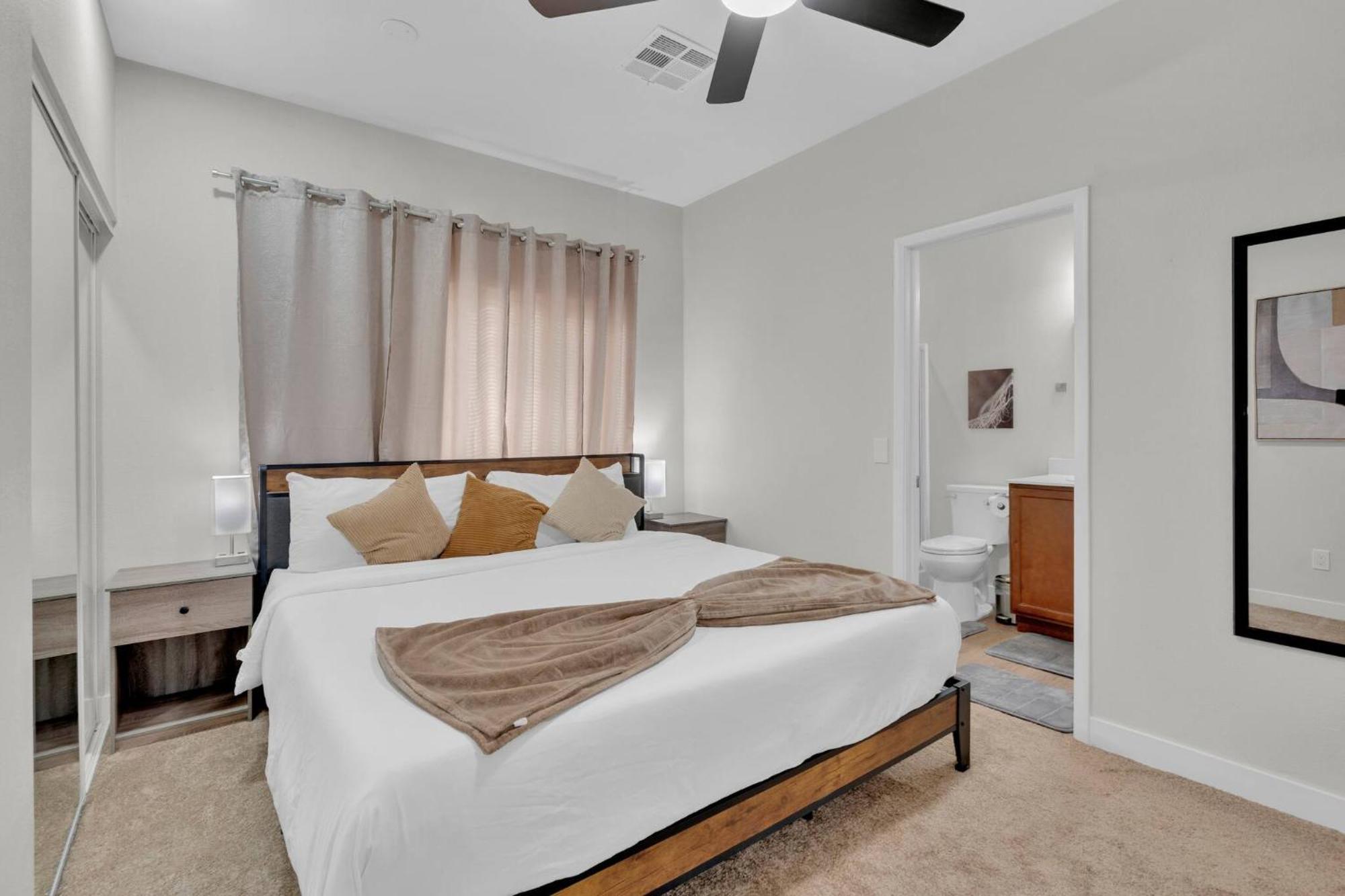 5BD | 5BA | 2-Kitchens| Backyard - ComfortInBudget * Las Vegas