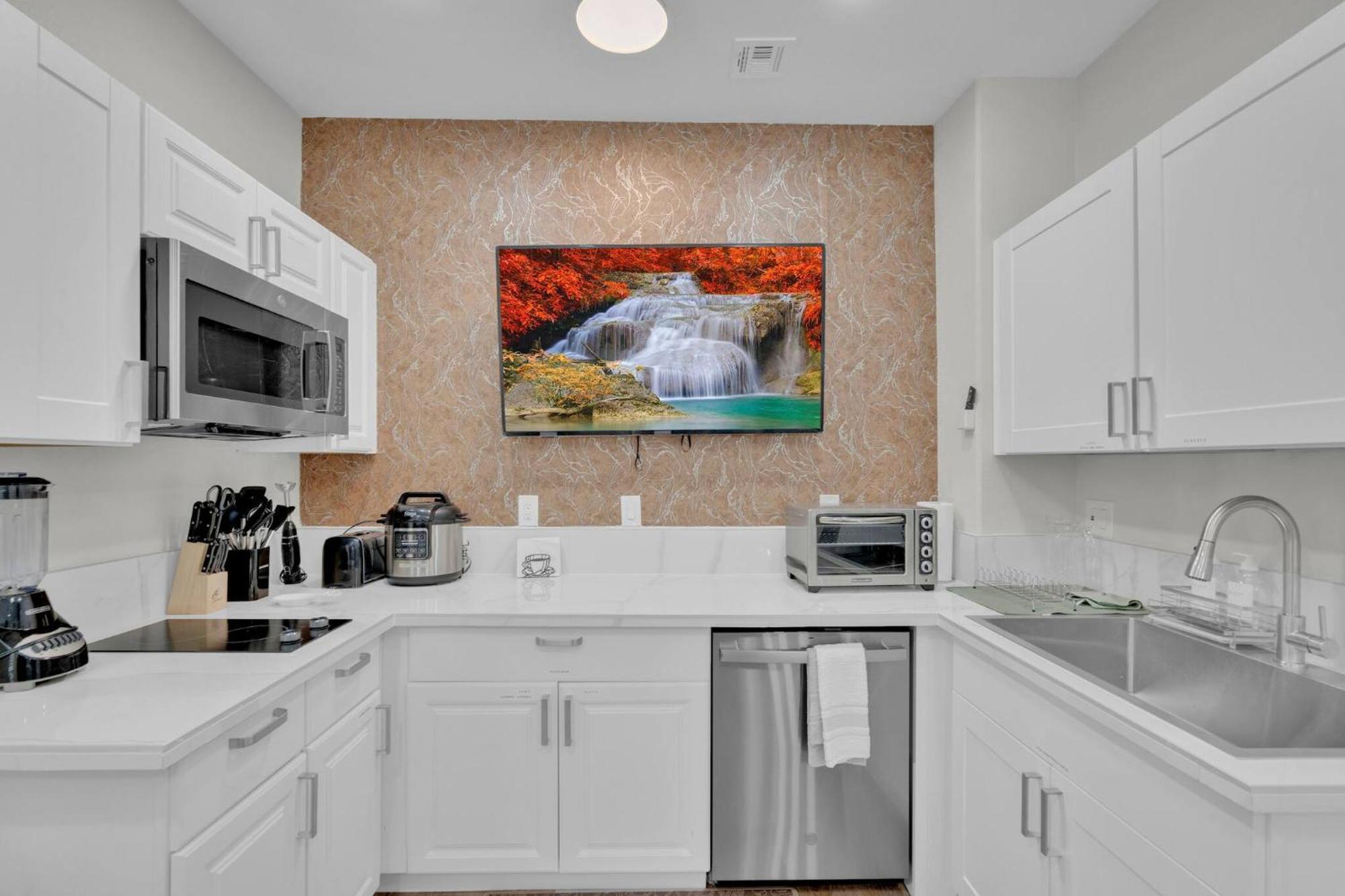 5BD | 5BA | 2-Kitchens| Backyard - ComfortInBudget Holiday home Las Vegas