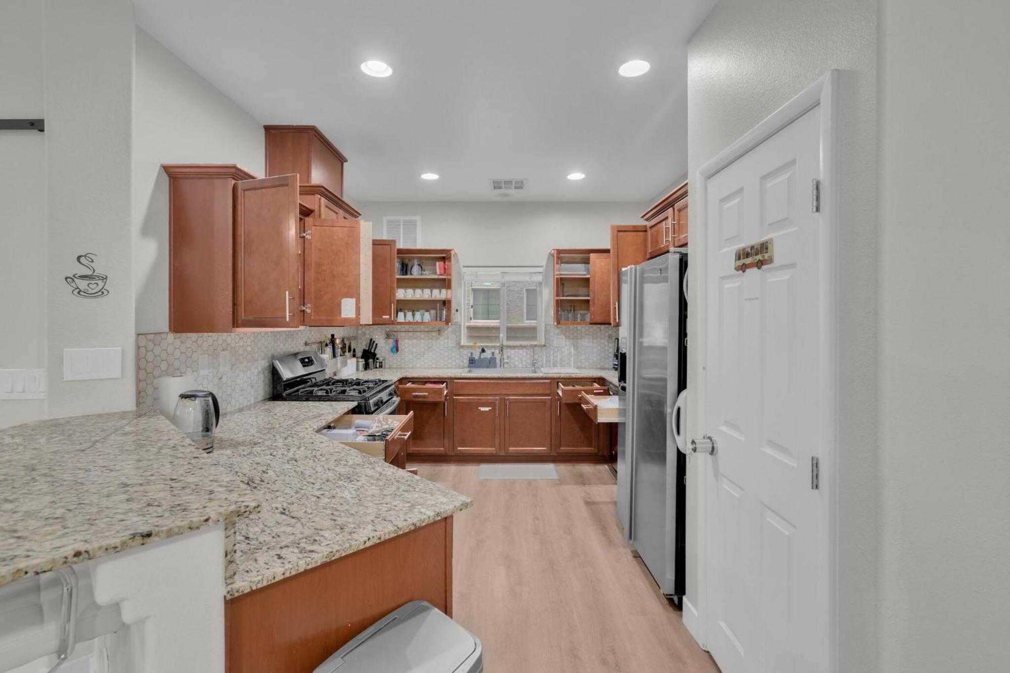 5BD | 5BA | 2-Kitchens| Backyard - ComfortInBudget Las Vegas
