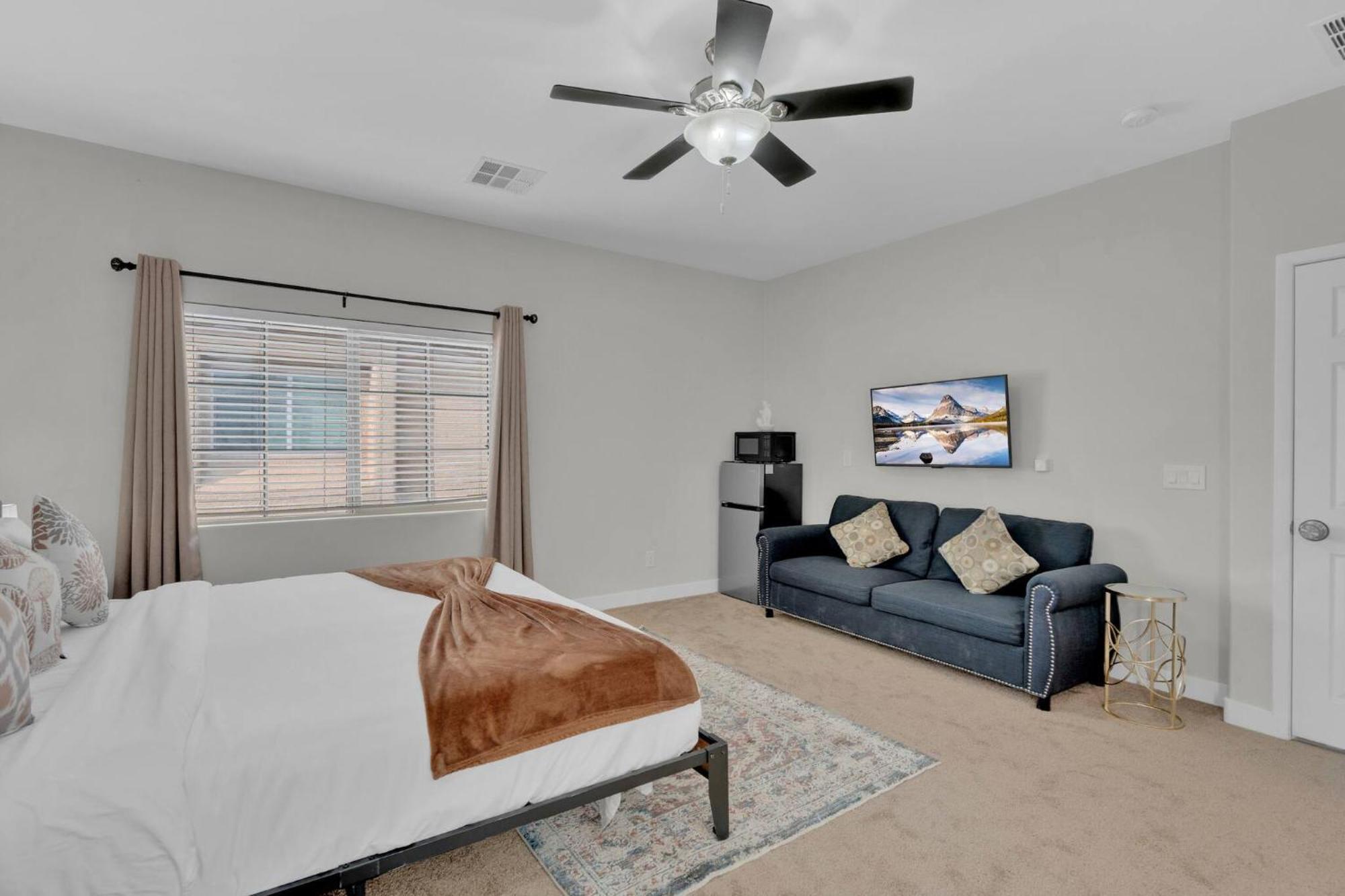 5BD | 5BA | 2-Kitchens| Backyard - ComfortInBudget Las Vegas