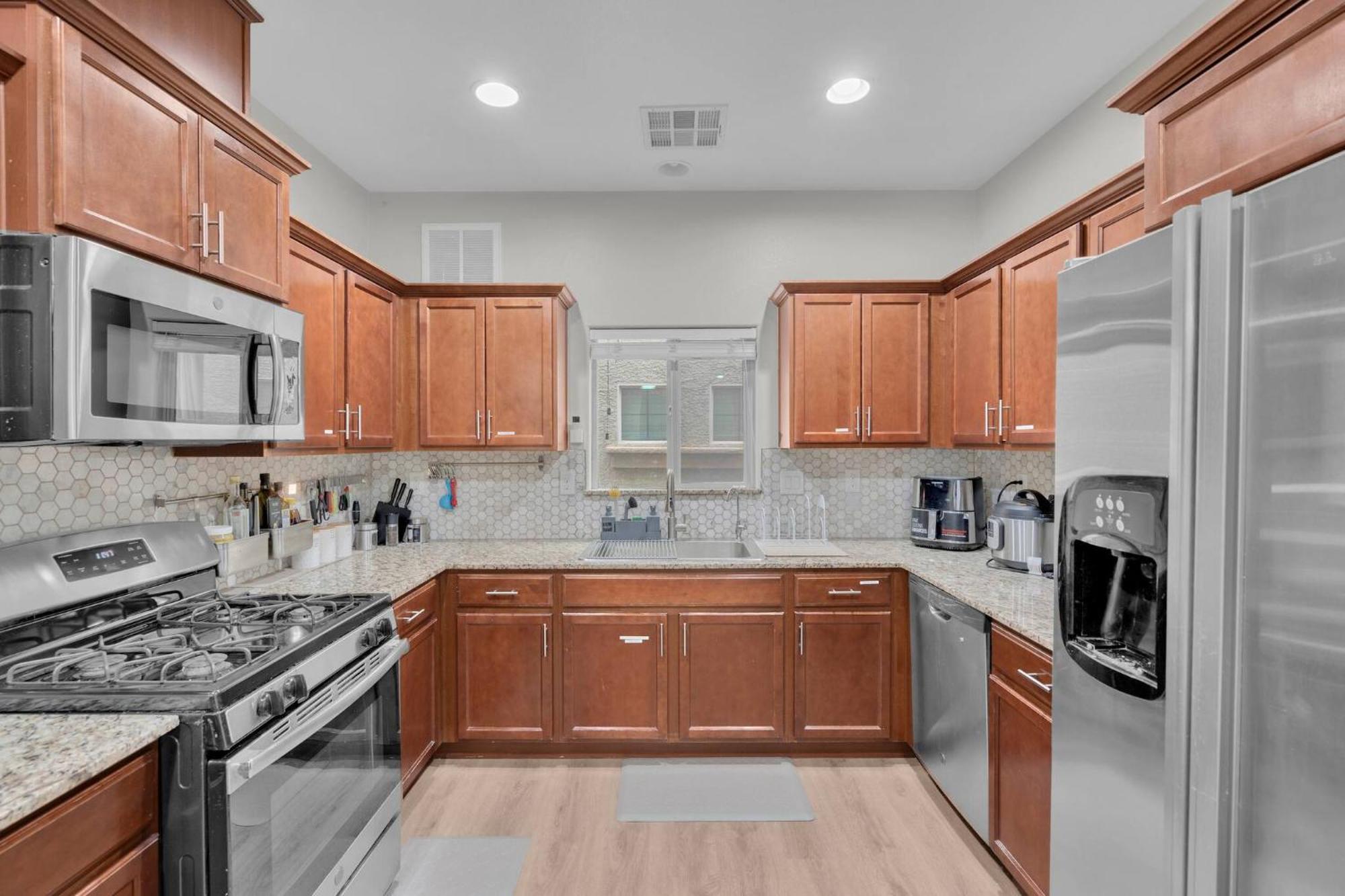 5BD | 5BA | 2-Kitchens| Backyard - ComfortInBudget Holiday home