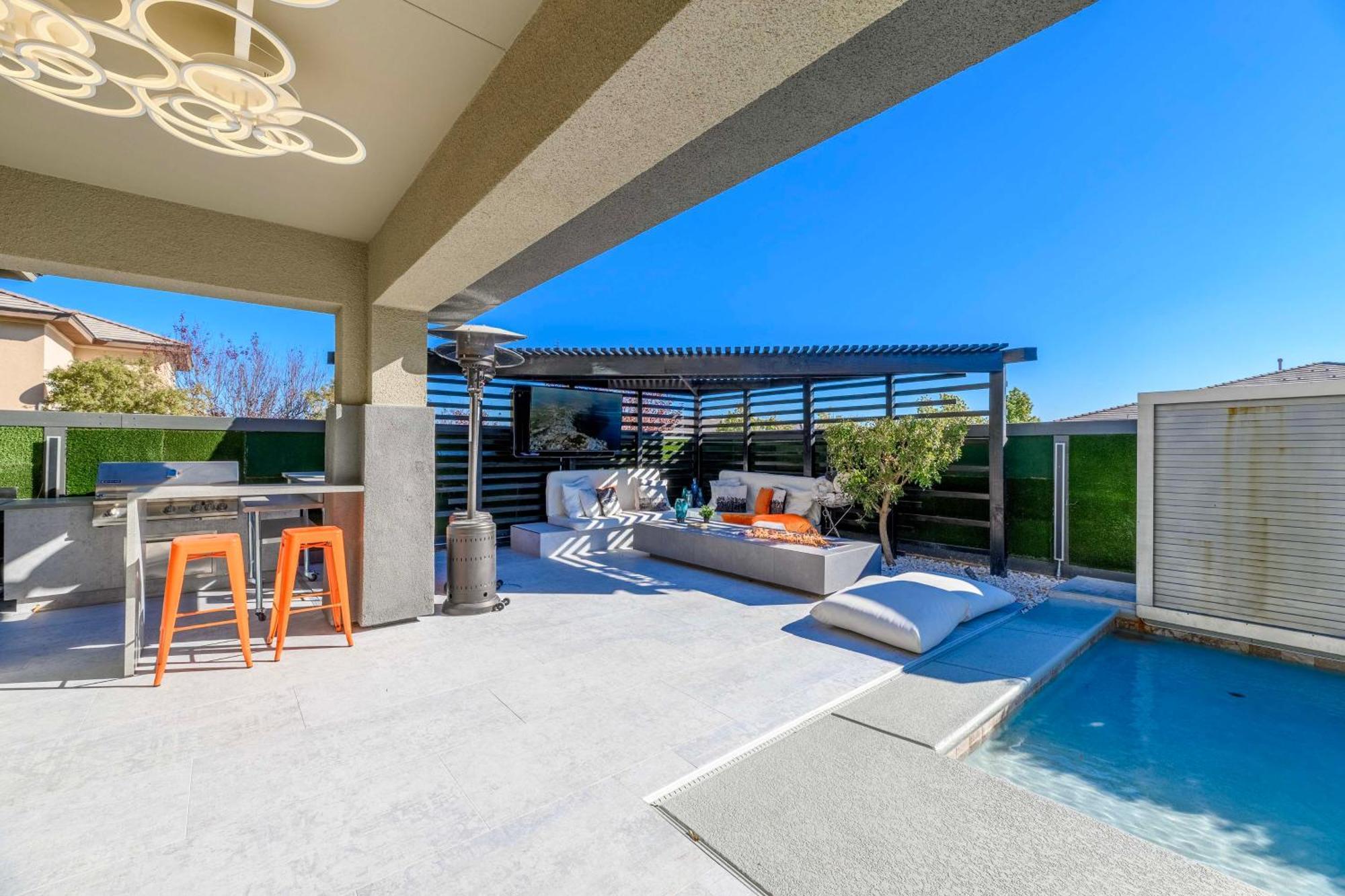Summerlin Luxury-modern With Pool And Cabana! Holiday home