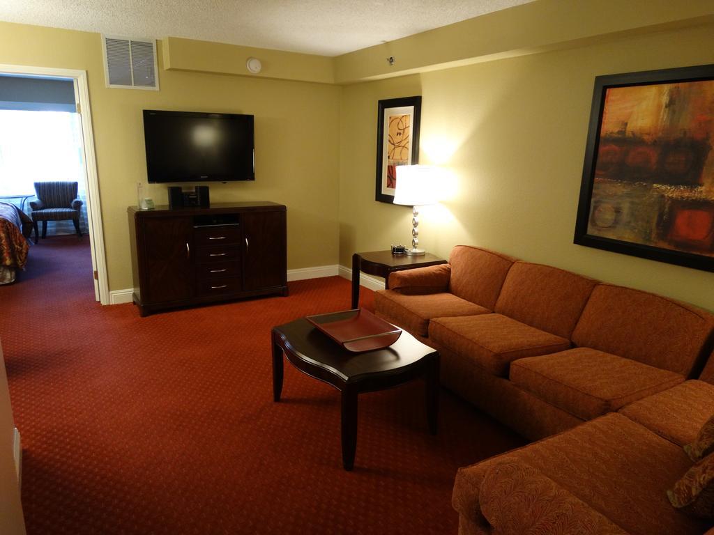 At Jockey Club Apartahotel 3*