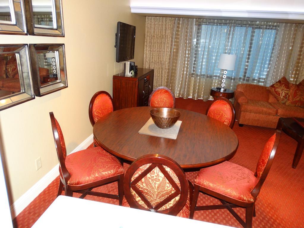 Apartahotel At Jockey Club