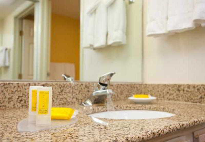 Hotel By Marriott Hughes Center 3*