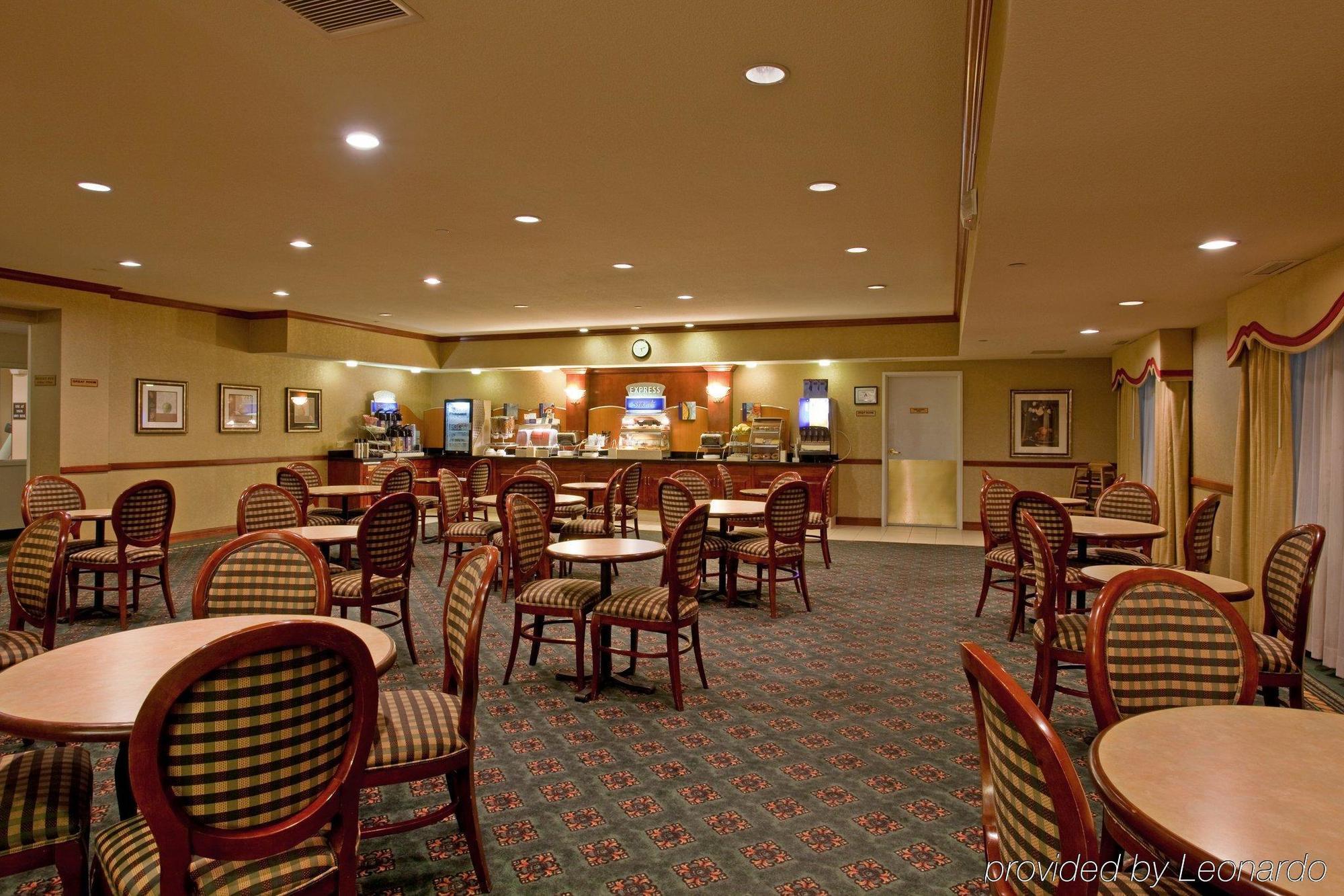 Hotel Holiday Express Stadium Area By Ihg 3*