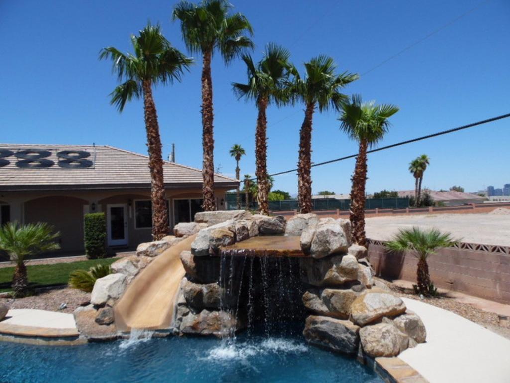 West Strip Paradise Villa *