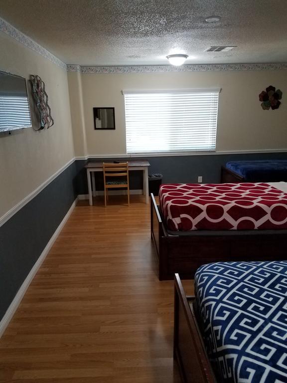 Travelers Bed & Breakfast Hostel *