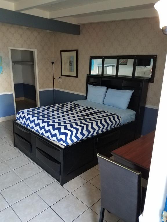 Travelers Bed & Breakfast Hostel